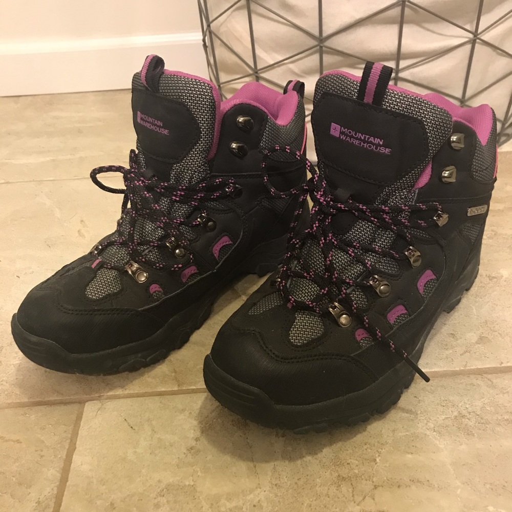 ❗️PRICE DROP Size 9 Hiking Boots